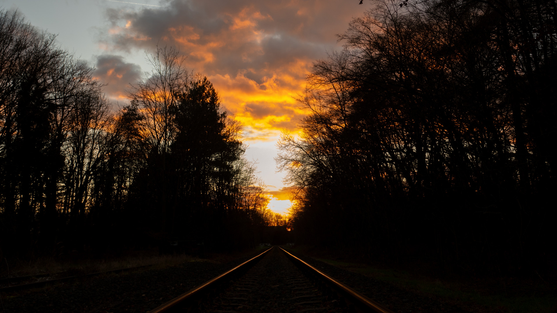 Bahngleis bei Sonnenuntergang